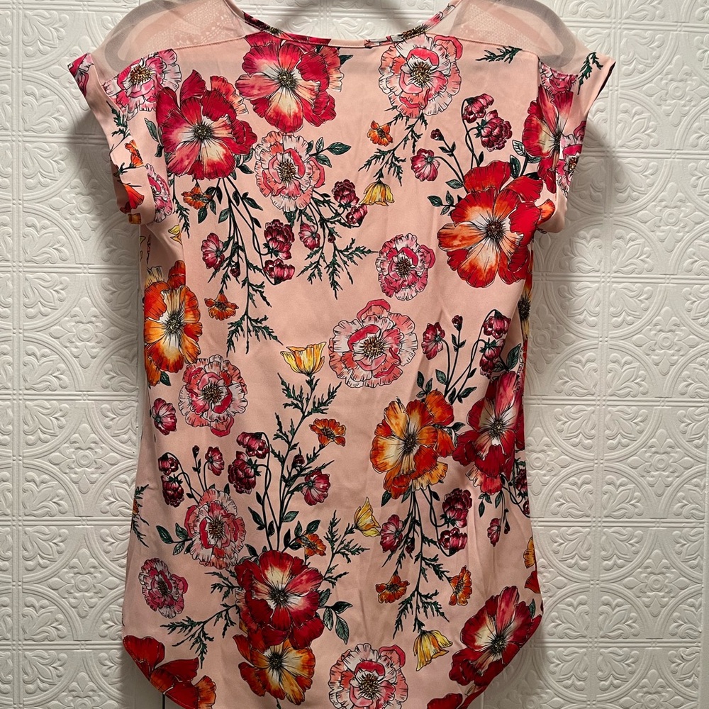 Express Pink Floral Blouse with V-neck Cap Sleeves - Picture 3 of 4